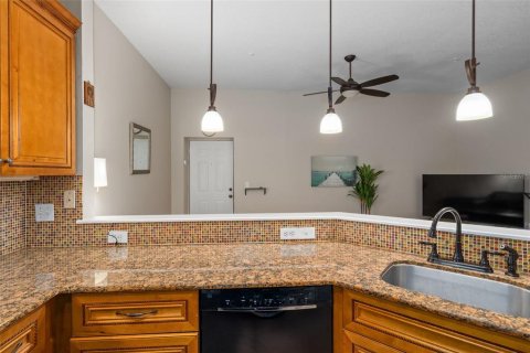 Condo in Saint Petersburg, Florida, 2 bedrooms № 2410550 - photo 26