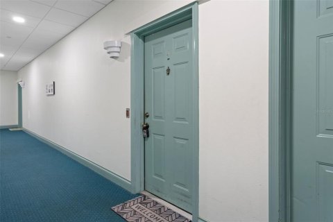 Condo in Saint Petersburg, Florida, 2 bedrooms № 2410550 - photo 10