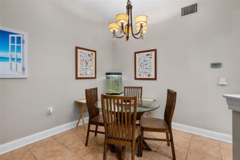 Condo in Saint Petersburg, Florida, 2 bedrooms № 2410550 - photo 17