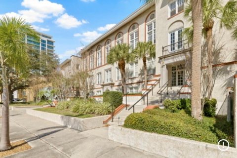 Condo in Saint Petersburg, Florida, 2 bedrooms № 2410550 - photo 2