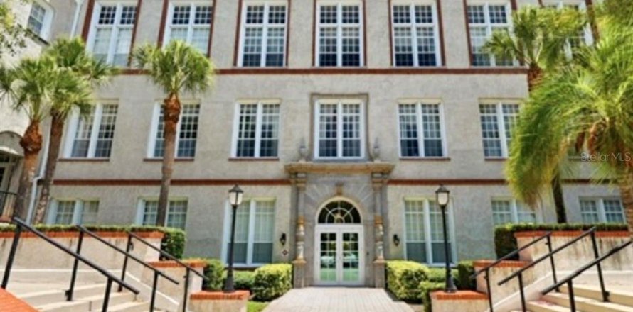 Condo in Saint Petersburg, Florida, 2 bedrooms № 2410550