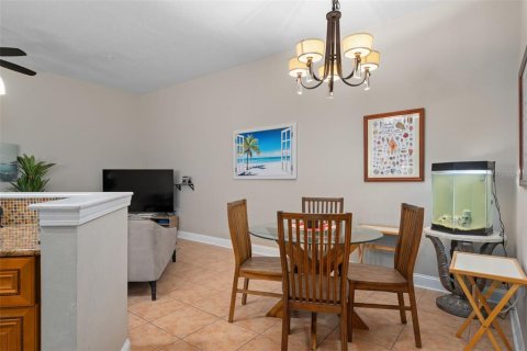 Condo in Saint Petersburg, Florida, 2 bedrooms № 2410550 - photo 19