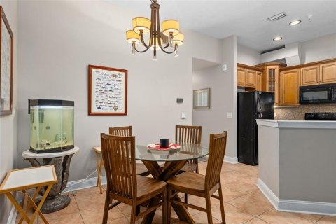 Condo in Saint Petersburg, Florida, 2 bedrooms № 2410550 - photo 18