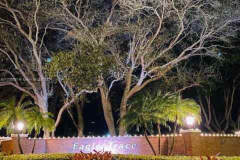House in Coral Springs, Florida 6 bedrooms, 620.96 sq.m. № 1739681 - photo 3