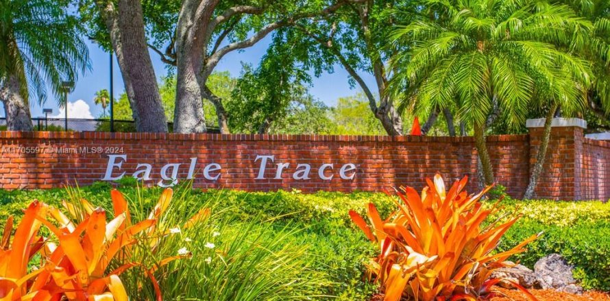 House in Coral Springs, Florida 6 bedrooms, 620.96 sq.m. № 1739681