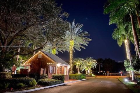 House in Coral Springs, Florida 6 bedrooms, 620.96 sq.m. № 1739681 - photo 2