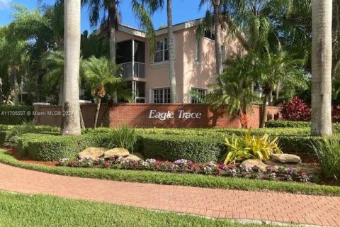 House in Coral Springs, Florida 6 bedrooms, 620.96 sq.m. № 1739681 - photo 4