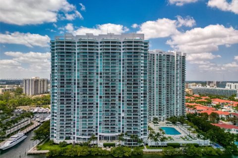 Condo in Aventura, Florida, 3 bedrooms  № 1728929 - photo 15