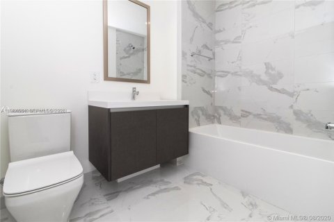 Купить кондоминиум в Майами, Флорида 3 спальни, 204.76м2, № 2048652 - фото 16