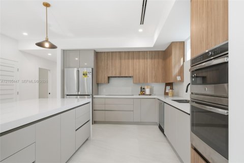 Купить таунхаус в Майами, Флорида 4 спальни, 276.85м2, № 2416037 - фото 12