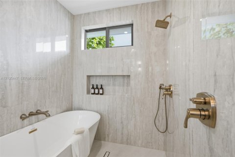 Купить таунхаус в Майами, Флорида 4 спальни, 276.85м2, № 2416037 - фото 24