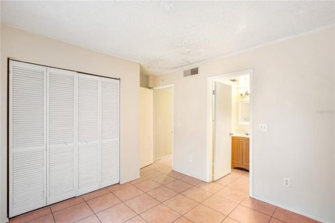 Condo in Tampa, Florida, 1 bedroom № 2393572 - photo 13
