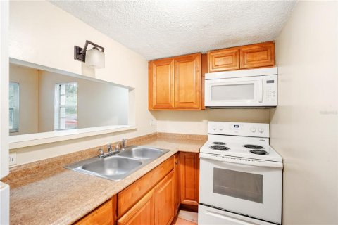Condo in Tampa, Florida, 1 bedroom № 2393572 - photo 9