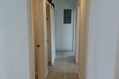 Casa en alquiler en Miami, Florida, 4 dormitorios, 193.24 m2 № 1993067 - foto 19