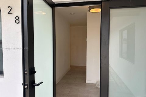 Casa en alquiler en Miami, Florida, 4 dormitorios, 193.24 m2 № 1993067 - foto 12