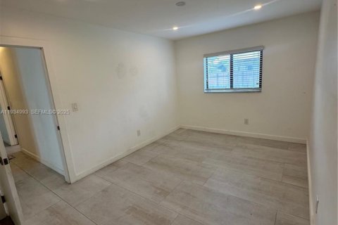 Casa en alquiler en Miami, Florida, 4 dormitorios, 193.24 m2 № 1993067 - foto 23