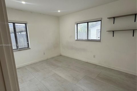 Casa en alquiler en Miami, Florida, 4 dormitorios, 193.24 m2 № 1993067 - foto 16