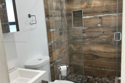 Casa en alquiler en Miami, Florida, 4 dormitorios, 193.24 m2 № 1993067 - foto 15