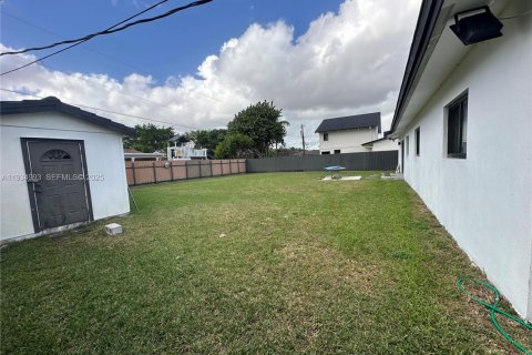 Casa en alquiler en Miami, Florida, 4 dormitorios, 193.24 m2 № 1993067 - foto 27