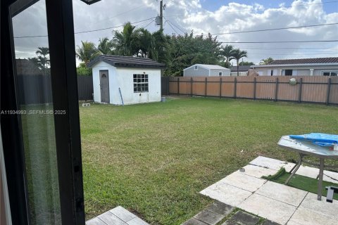 Casa en alquiler en Miami, Florida, 4 dormitorios, 193.24 m2 № 1993067 - foto 25