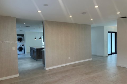 Casa en alquiler en Miami, Florida, 4 dormitorios, 193.24 m2 № 1993067 - foto 11