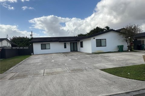 Casa en alquiler en Miami, Florida, 4 dormitorios, 193.24 m2 № 1993067 - foto 30