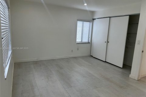 Casa en alquiler en Miami, Florida, 4 dormitorios, 193.24 m2 № 1993067 - foto 14