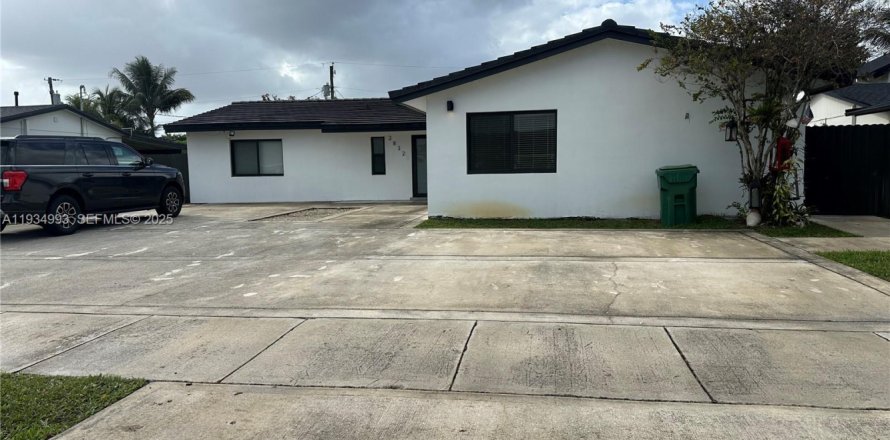 Casa en Miami, Florida 4 dormitorios, 193.24 m2 № 1993067