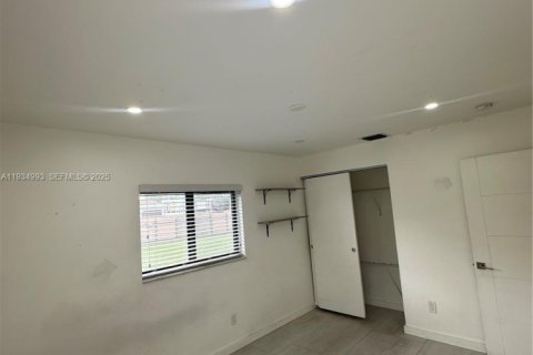 Casa en alquiler en Miami, Florida, 4 dormitorios, 193.24 m2 № 1993067 - foto 17