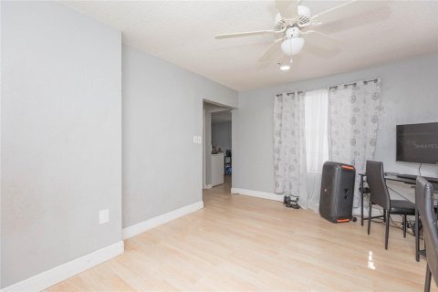 Villa ou maison à vendre à Tampa, Floride: 2 chambres, 66.52 m2 № 2290604 - photo 4