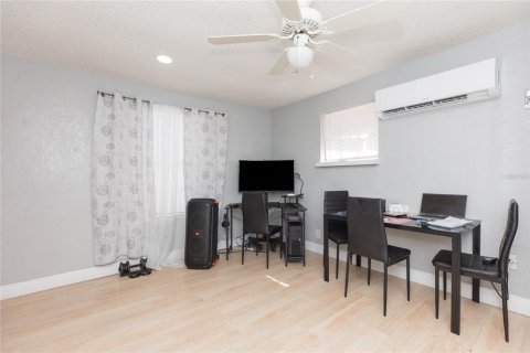 Villa ou maison à vendre à Tampa, Floride: 2 chambres, 66.52 m2 № 2290604 - photo 5