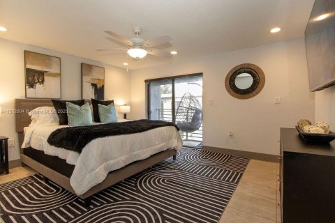 Condo in Opa-locka, Florida, 3 bedrooms  № 1945118 - photo 11