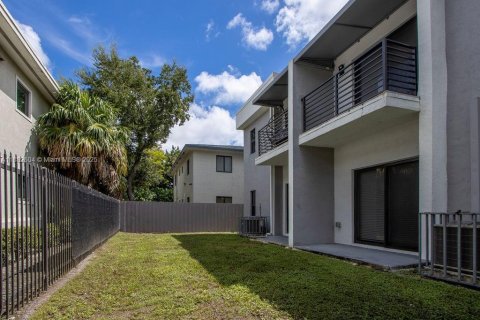 Condo in Opa-locka, Florida, 3 bedrooms  № 1945118 - photo 23