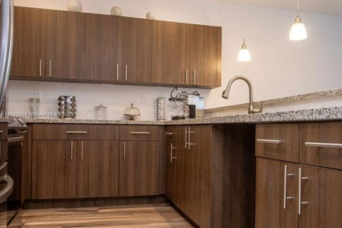 Condo in Opa-locka, Florida, 3 bedrooms  № 1945118 - photo 7