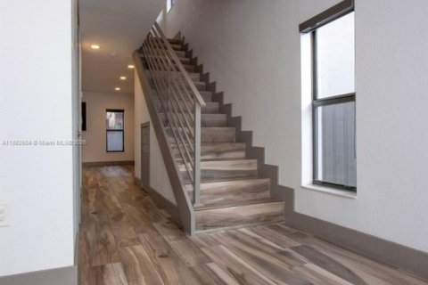 Condo in Opa-locka, Florida, 3 bedrooms  № 1945118 - photo 3
