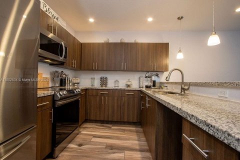 Condo in Opa-locka, Florida, 3 bedrooms  № 1945118 - photo 6