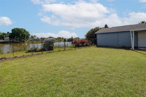 House in Okeechobee, Florida 3 bedrooms, 166.67 sq.m. № 1591255 - photo 9