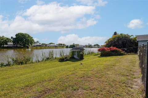 House in Okeechobee, Florida 3 bedrooms, 166.67 sq.m. № 1591255 - photo 10
