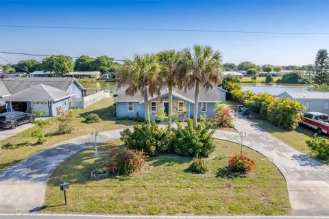 House in Okeechobee, Florida 3 bedrooms, 166.67 sq.m. № 1591255 - photo 1