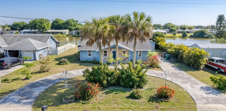 House in Okeechobee, Florida 3 bedrooms, 166.67 sq.m. № 1591255