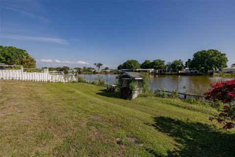 House in Okeechobee, Florida 3 bedrooms, 166.67 sq.m. № 1591255 - photo 11