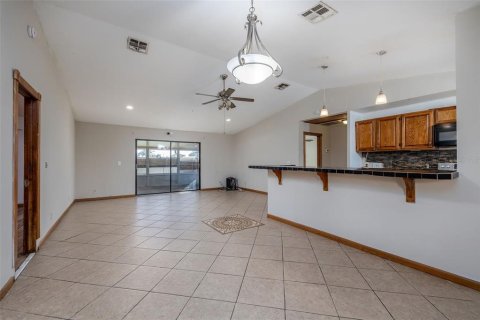 House in Okeechobee, Florida 3 bedrooms, 166.67 sq.m. № 1591255 - photo 13
