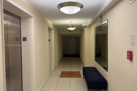 Copropriété à vendre à Aventura, Floride: 1 chambre, 72 m2 № 2042206 - photo 14
