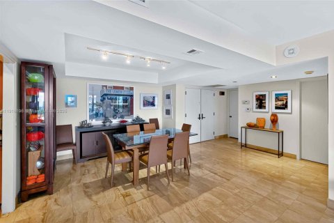 Condo in Miami, Florida, 2 bedrooms  № 1973795 - photo 8