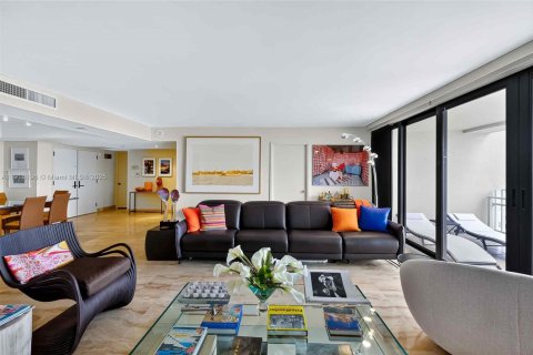 Condo in Miami, Florida, 2 bedrooms  № 1973795 - photo 5