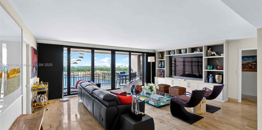 Condo in Miami, Florida, 2 bedrooms  № 1973795