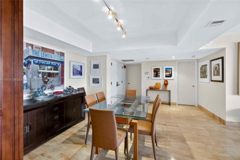 Condo in Miami, Florida, 2 bedrooms  № 1973795 - photo 10