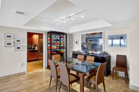 Condo in Miami, Florida, 2 bedrooms  № 1973795 - photo 7