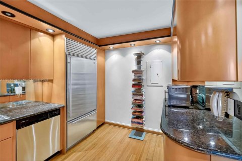 Condo in Miami, Florida, 2 bedrooms  № 1973795 - photo 17