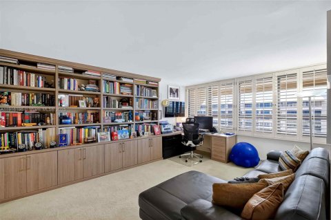 Condo in Miami, Florida, 2 bedrooms  № 1973795 - photo 27